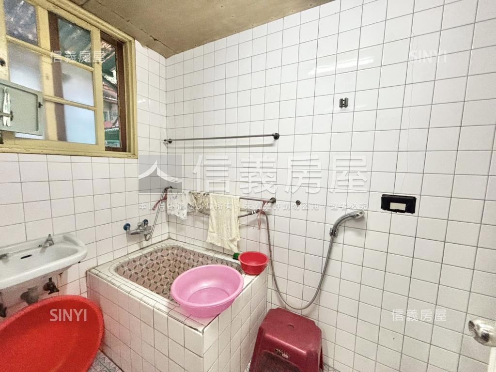 市區平房，約３７．８地坪房屋室內格局與周邊環境