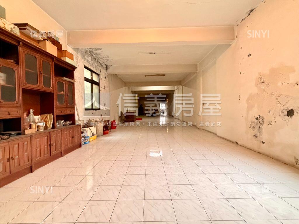 鳳山前後路雙門牌百坪透店房屋室內格局與周邊環境