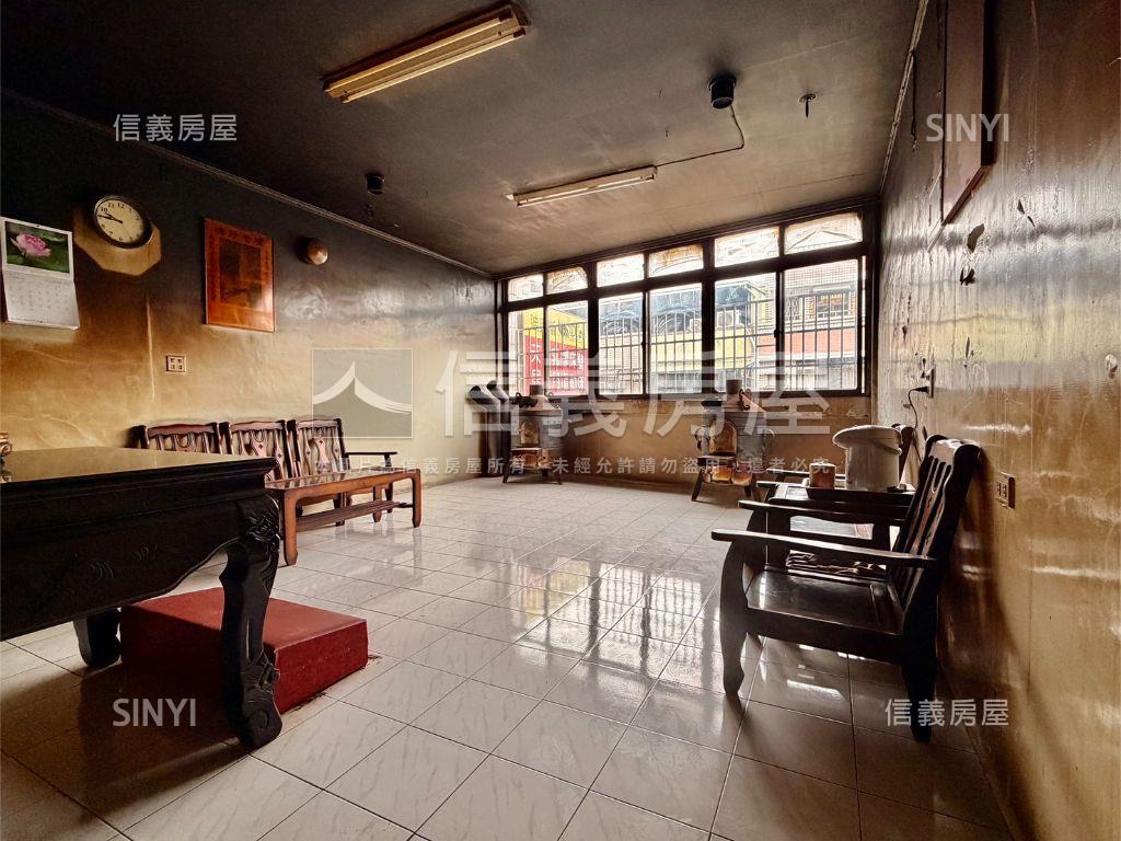 鳳山前後路雙門牌百坪透店房屋室內格局與周邊環境