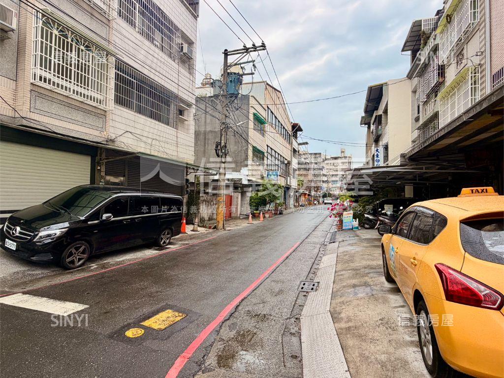 鳳山前後路雙門牌百坪透店房屋室內格局與周邊環境