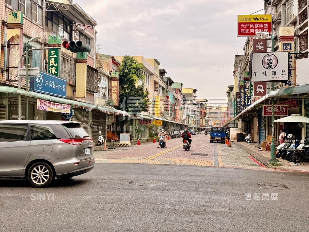 鳳山前後路雙門牌百坪透店房屋室內格局與周邊環境