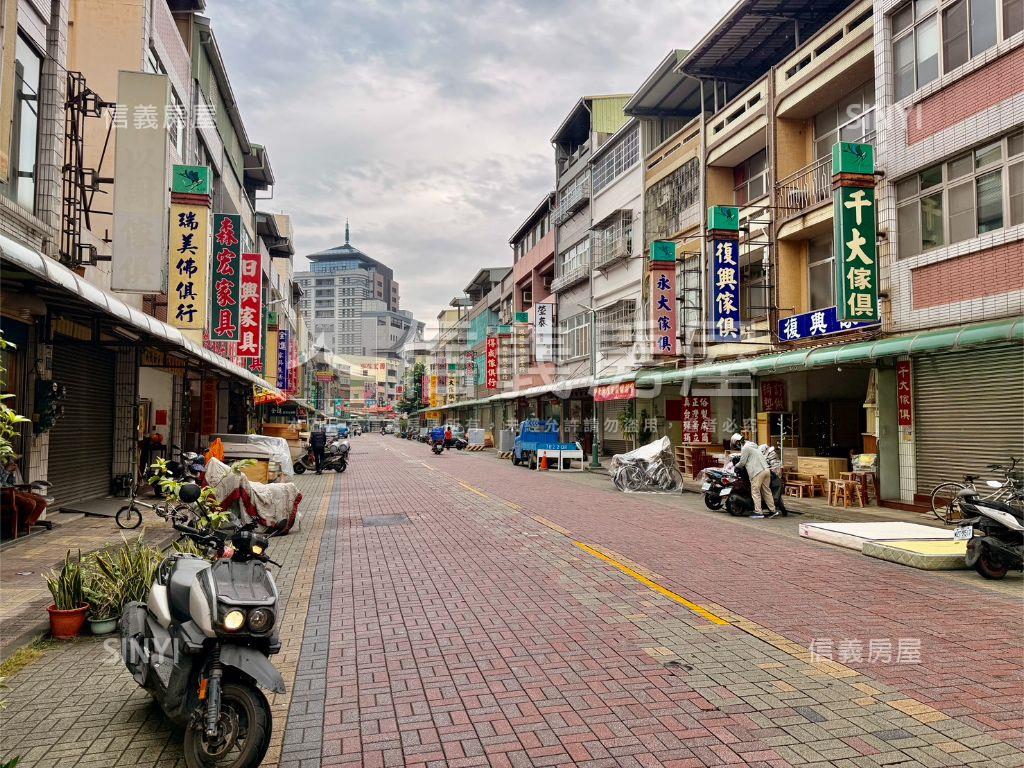 鳳山前後路雙門牌百坪透店房屋室內格局與周邊環境