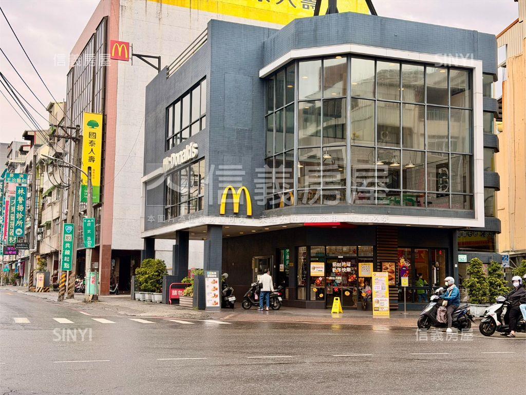 鳳山前後路雙門牌百坪透店房屋室內格局與周邊環境