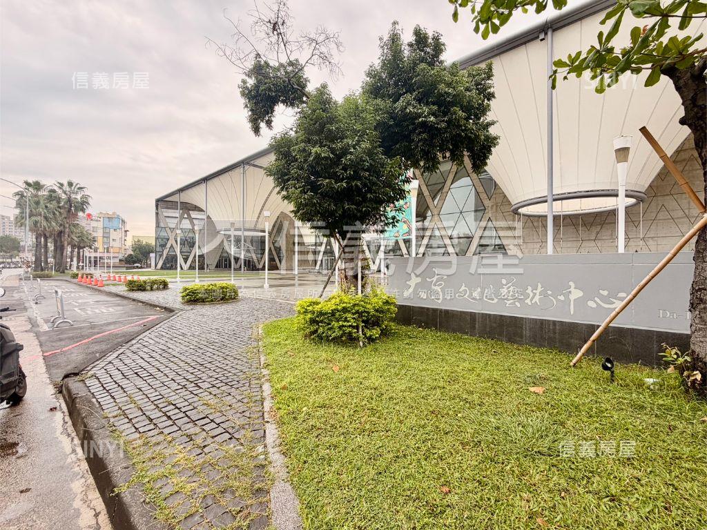 鳳山前後路雙門牌百坪透店房屋室內格局與周邊環境