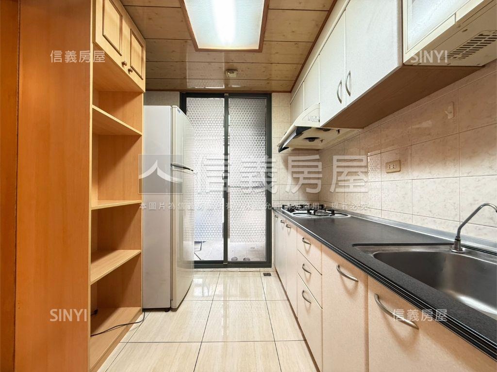 強！五期震後三房Ｂ１平車房屋室內格局與周邊環境