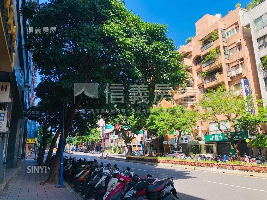百貨商圈收租置產店面房屋室內格局與周邊環境