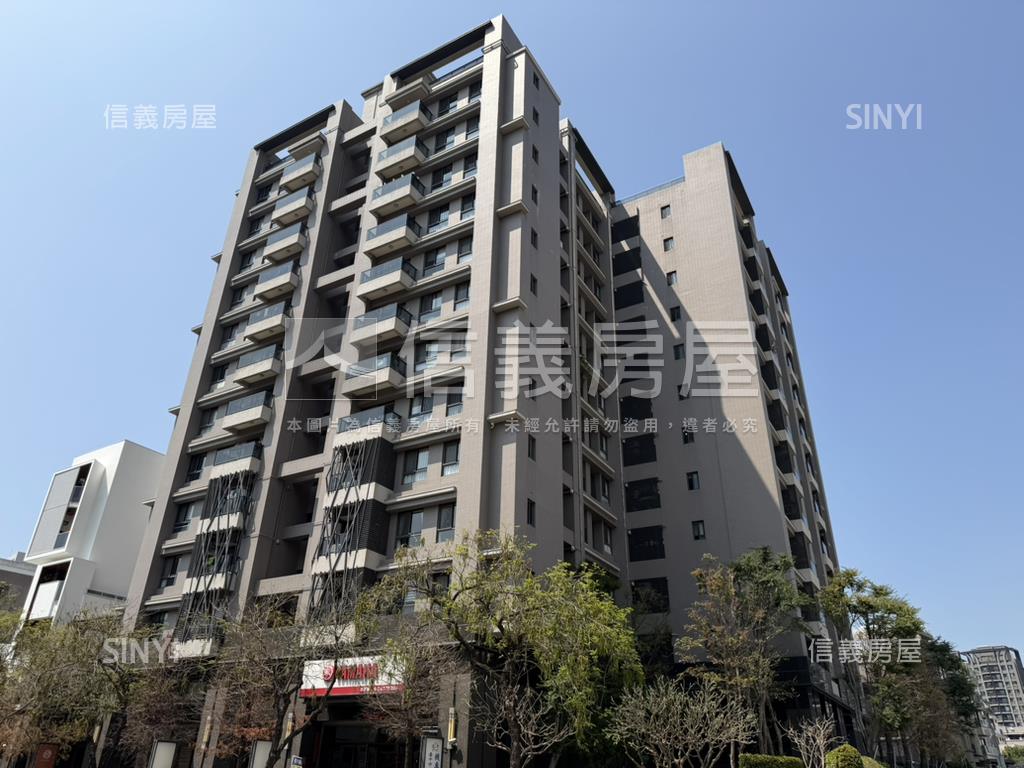 情定水蓮１３三房１車位房屋室內格局與周邊環境