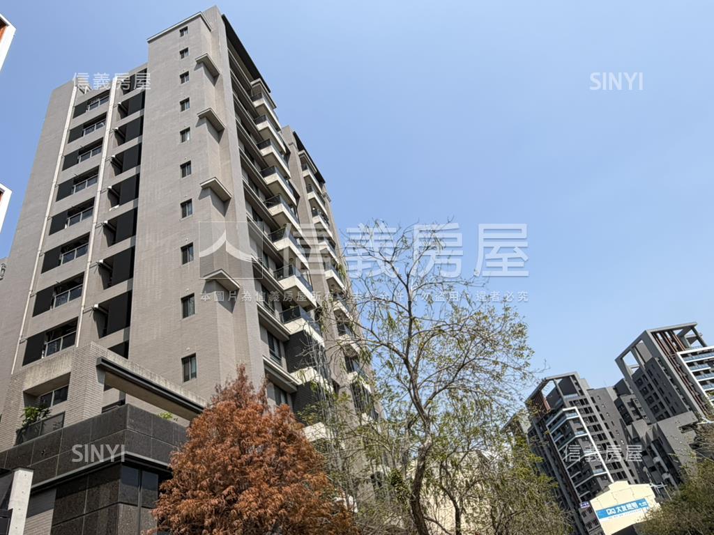 情定水蓮１３三房１車位房屋室內格局與周邊環境