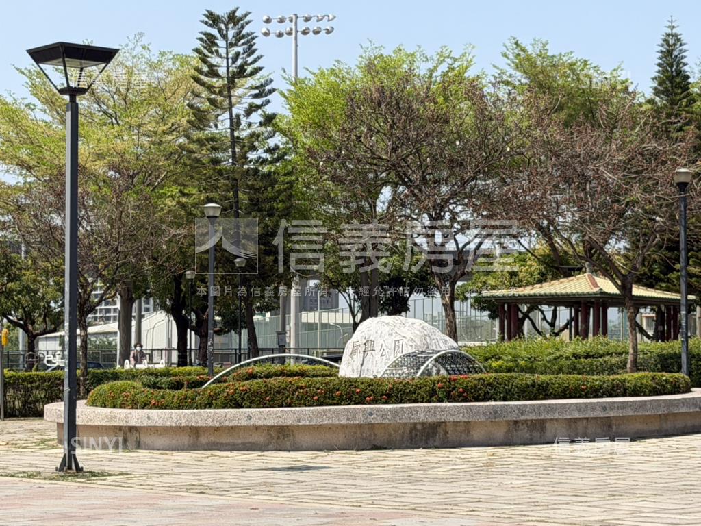 情定水蓮１３三房１車位房屋室內格局與周邊環境