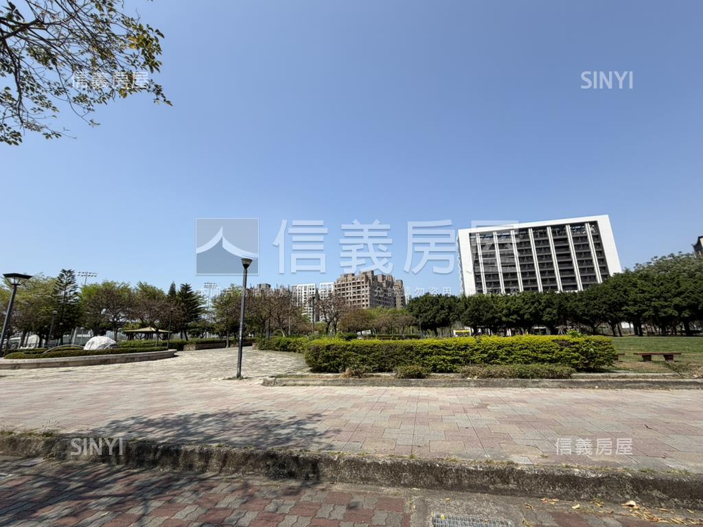 情定水蓮１３三房１車位房屋室內格局與周邊環境