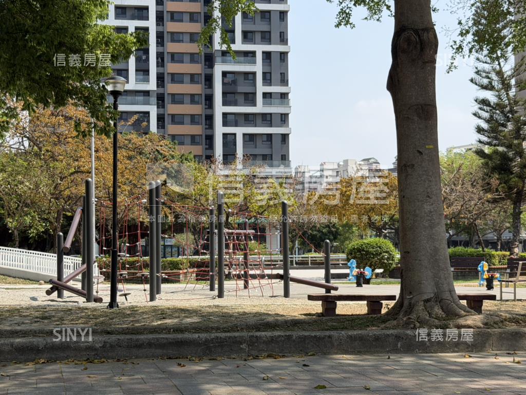 情定水蓮１３三房１車位房屋室內格局與周邊環境