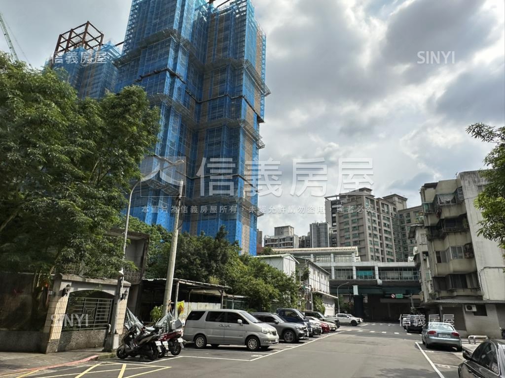宏築信義Ａ１－１２Ｆ房屋室內格局與周邊環境