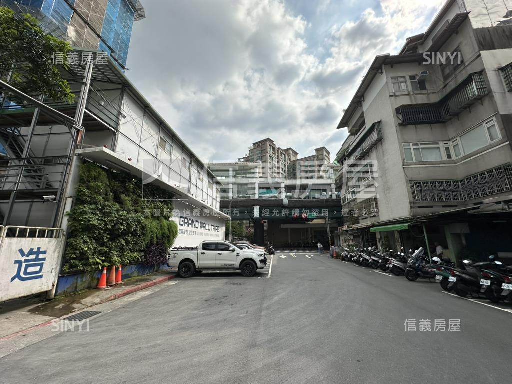 宏築信義Ａ１－１２Ｆ房屋室內格局與周邊環境