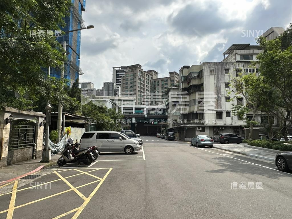 宏築信義Ａ１－１２Ｆ房屋室內格局與周邊環境