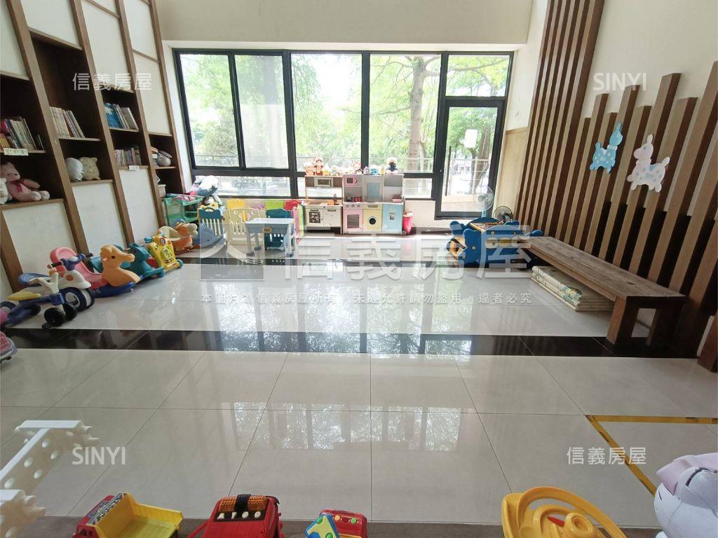 公園首排友友輕井澤美二房房屋室內格局與周邊環境