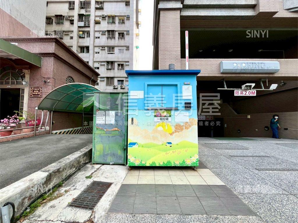 公園首排友友輕井澤美二房房屋室內格局與周邊環境