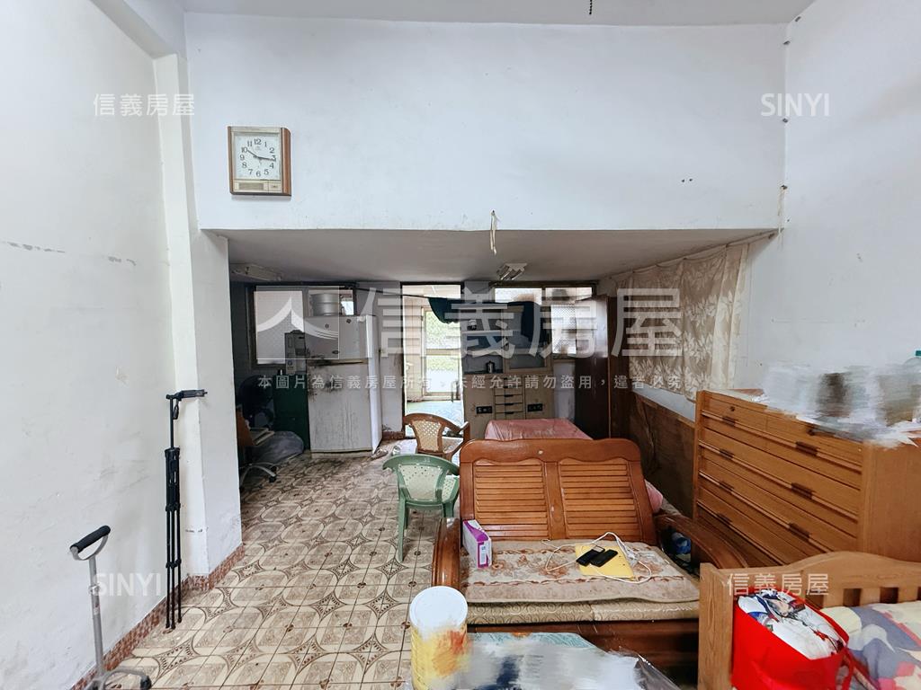 勤益近公園醫院大地坪透天房屋室內格局與周邊環境