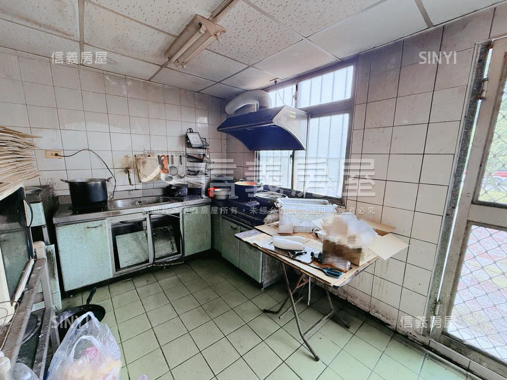 勤益近公園醫院大地坪透天房屋室內格局與周邊環境