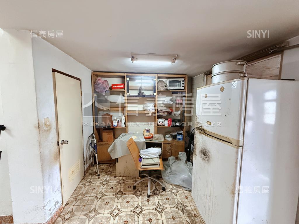 勤益近公園醫院大地坪透天房屋室內格局與周邊環境
