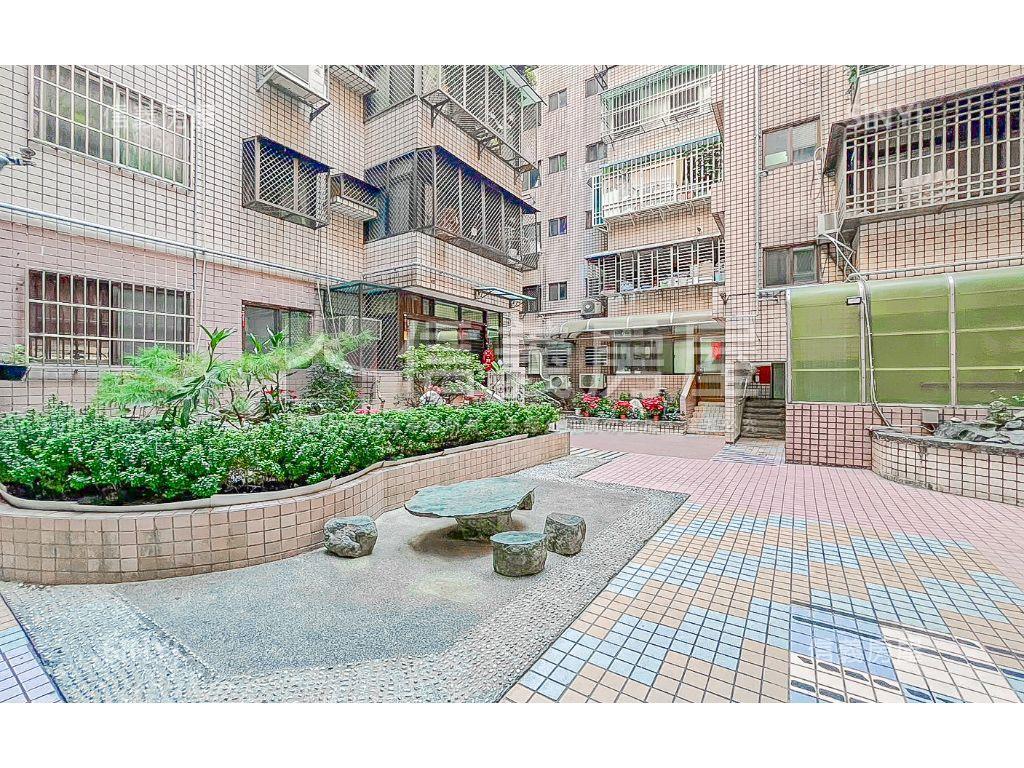雙鐵共構松竹國小裝潢三房房屋室內格局與周邊環境