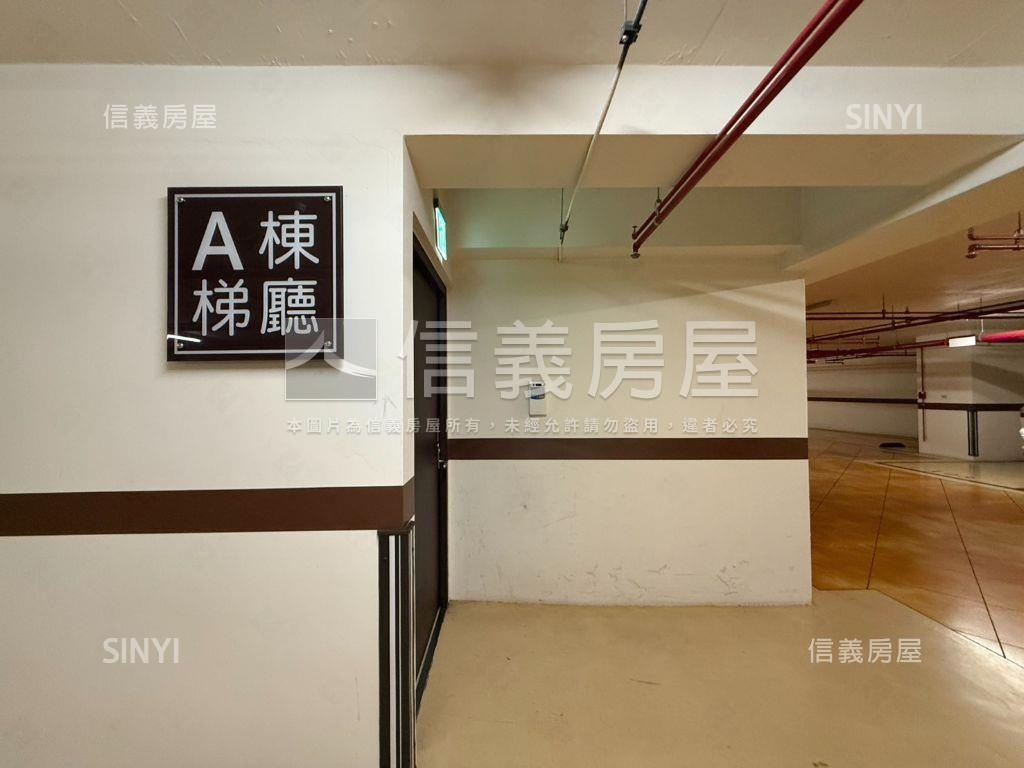 岳泰峰範連號坡道平面車位房屋室內格局與周邊環境