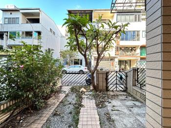 五期近捷運邊間庭院別墅