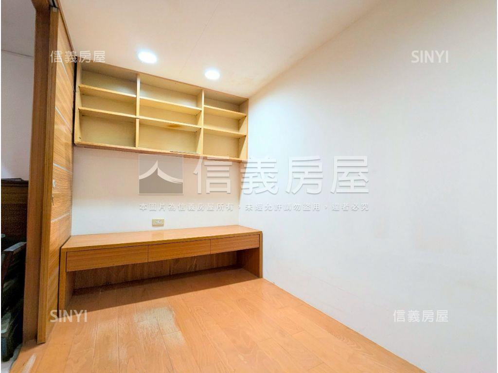 紅樹林ＣＡＳＡ含車位房屋室內格局與周邊環境