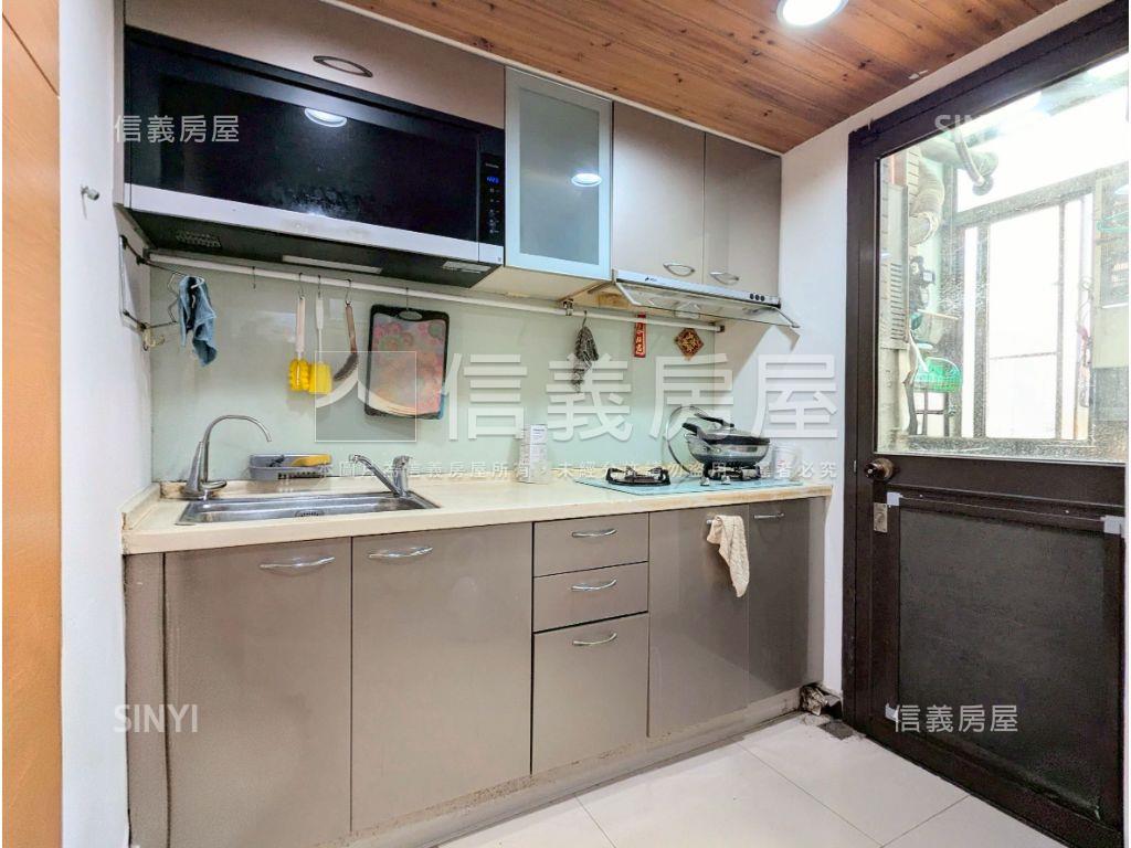 紅樹林ＣＡＳＡ含車位房屋室內格局與周邊環境