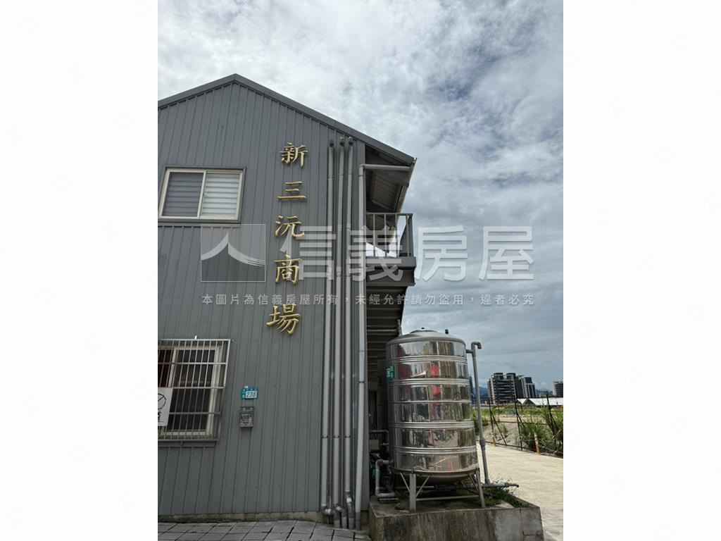 鳳鳴重劃區三房車位露台戶房屋室內格局與周邊環境