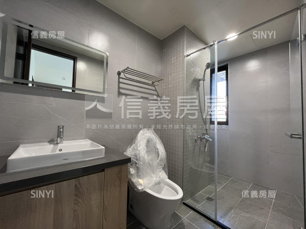 鳳鳴重劃區三房車位房屋室內格局與周邊環境