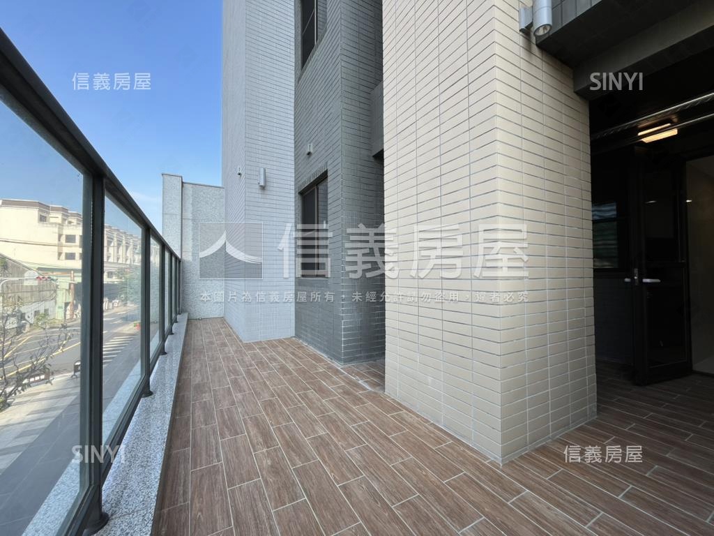 鳳鳴重劃區三房車位房屋室內格局與周邊環境