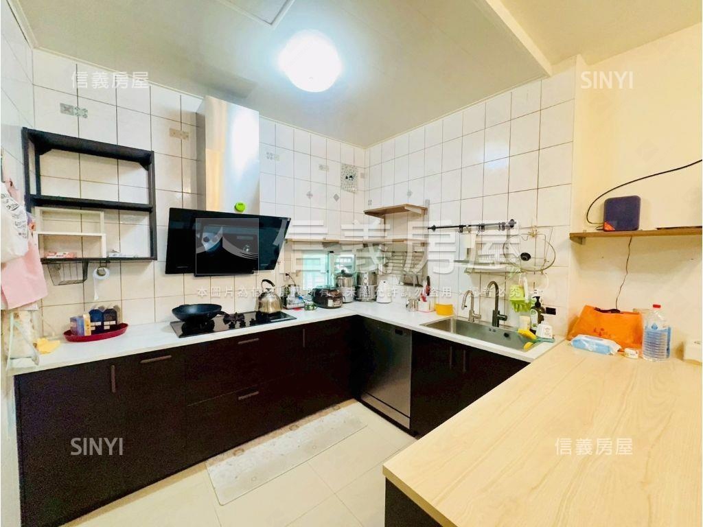 近楊梅交流道邊間４房透天房屋室內格局與周邊環境