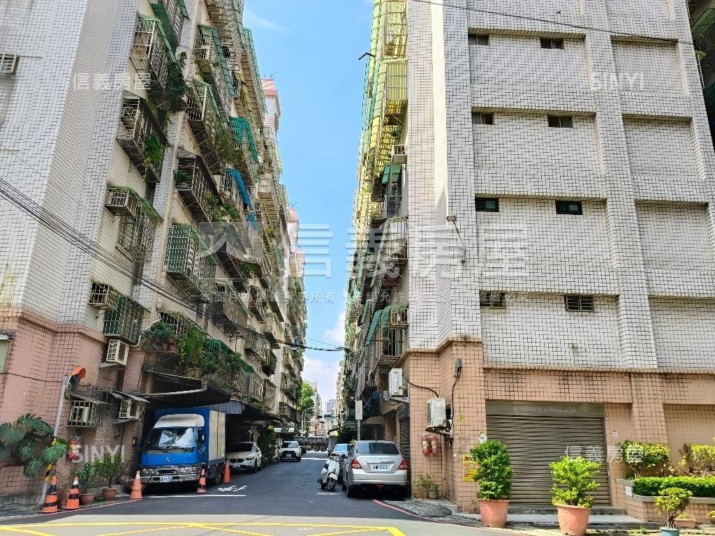 降價建安街多功能邊間一樓房屋室內格局與周邊環境