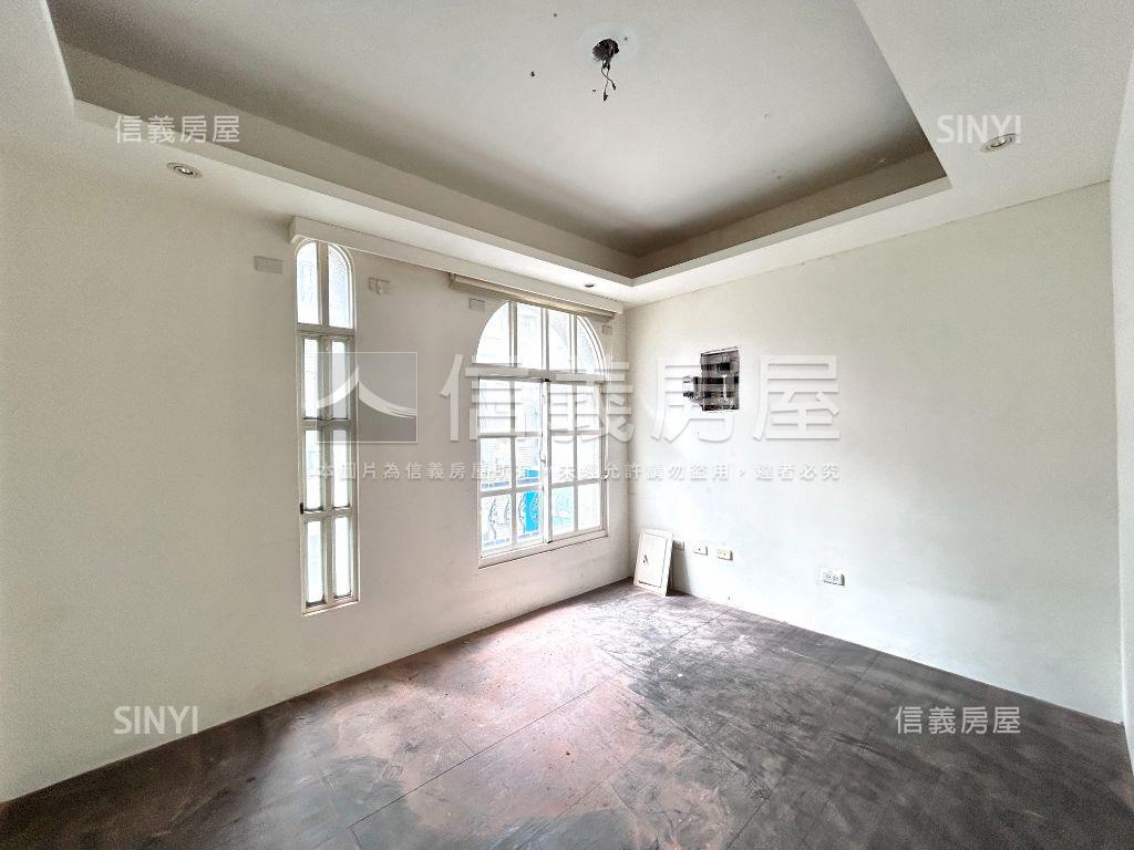 薇風廣場角間透店獨立車位房屋室內格局與周邊環境