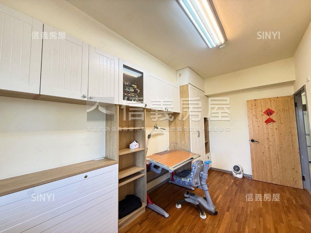 河堤首排樹海景觀四房平車房屋室內格局與周邊環境