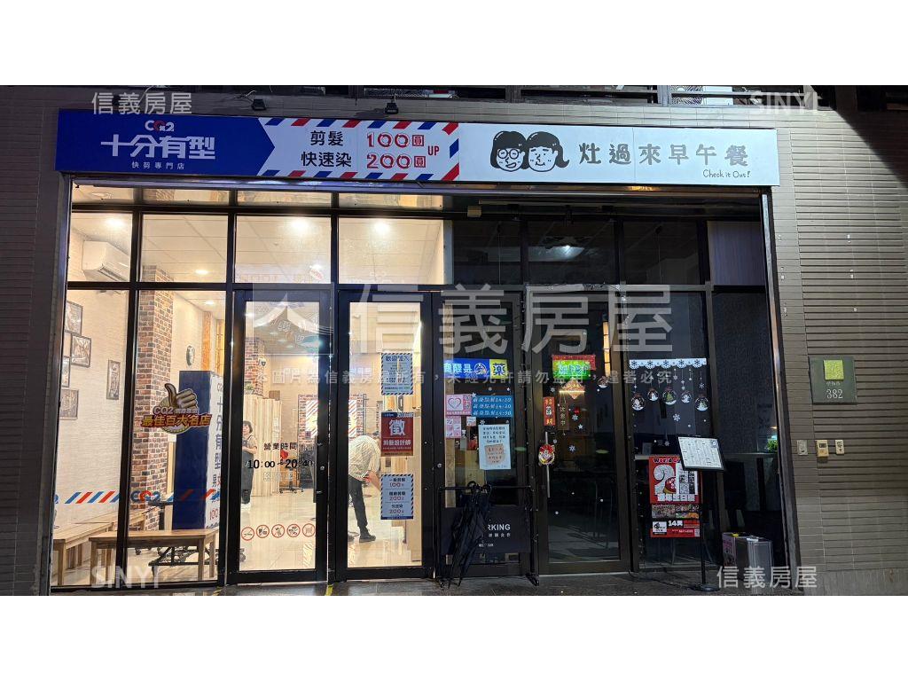 家樂福街角人潮金店面房屋室內格局與周邊環境
