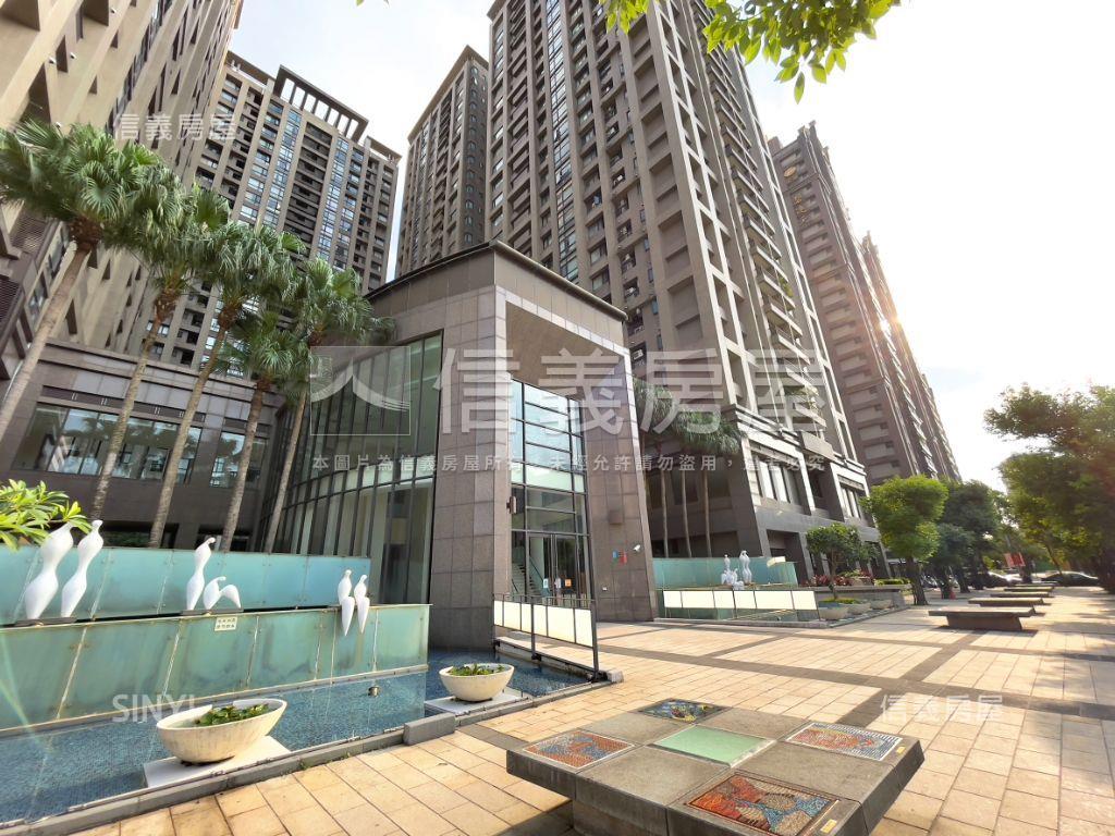 家樂福街角人潮金店面房屋室內格局與周邊環境