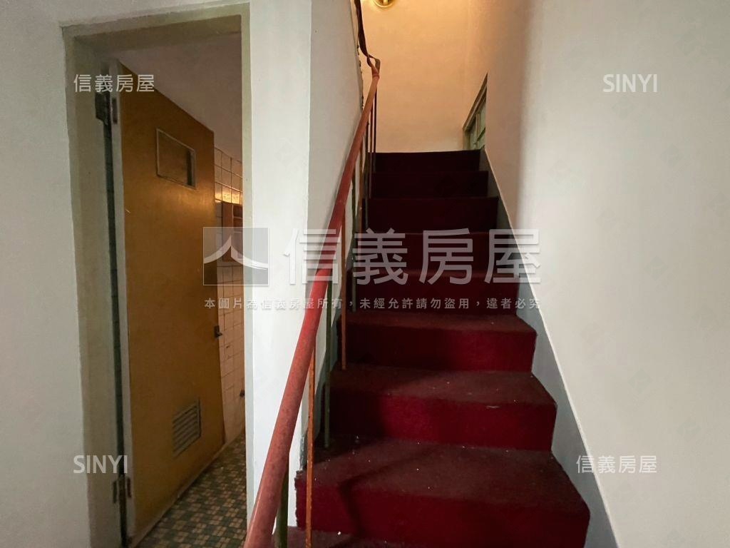 公園路小資透天房屋室內格局與周邊環境