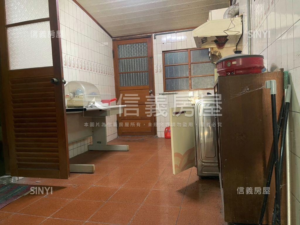 公園路小資透天房屋室內格局與周邊環境