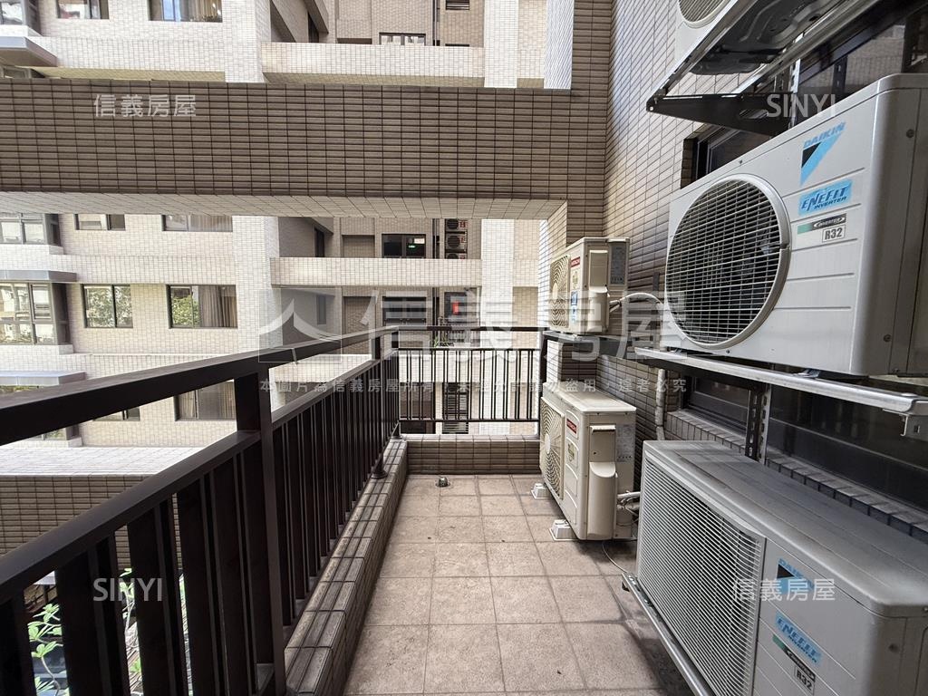 紐約二期前後陽台四房車位房屋室內格局與周邊環境