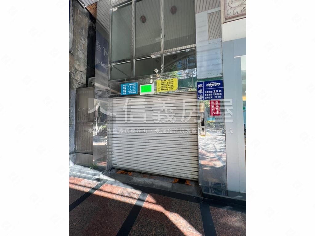 東門捷運稀有車位釋出房屋室內格局與周邊環境