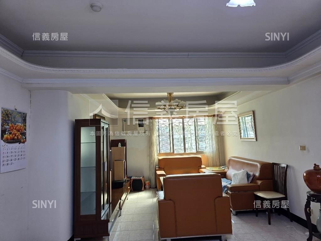 成名大廈大四房坡平車位房屋室內格局與周邊環境