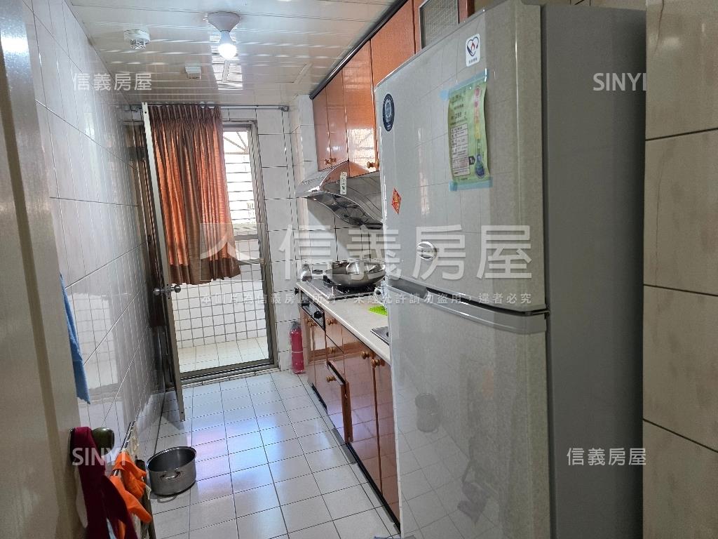 成名大廈大四房坡平車位房屋室內格局與周邊環境