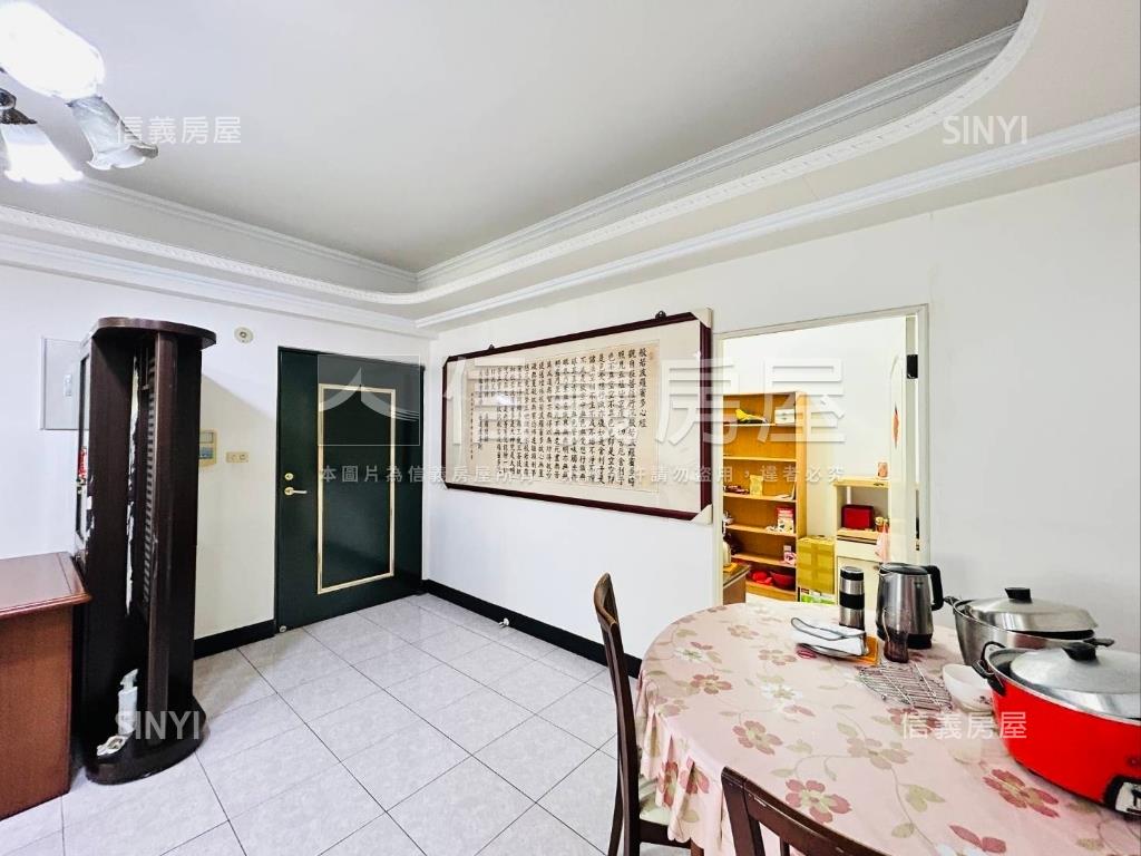 成名大廈大四房坡平車位房屋室內格局與周邊環境