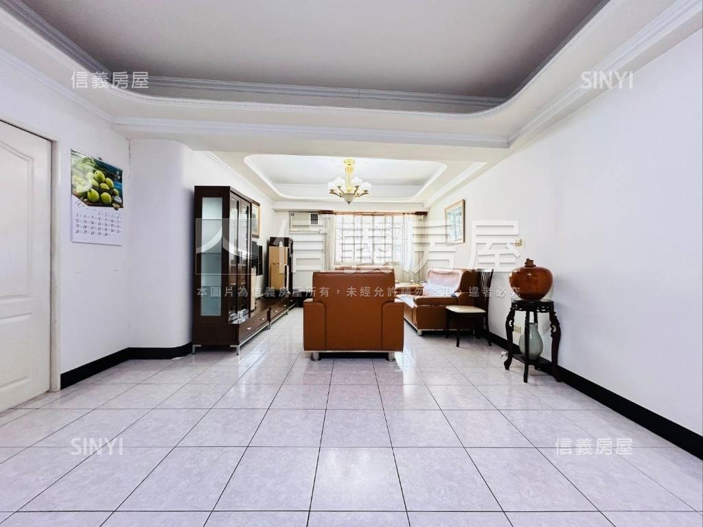 成名大廈大四房坡平車位房屋室內格局與周邊環境