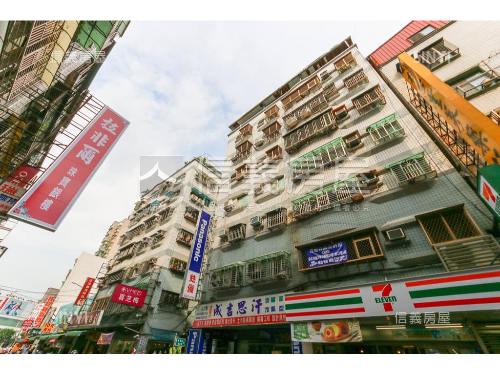 成名大廈大四房坡平車位房屋室內格局與周邊環境