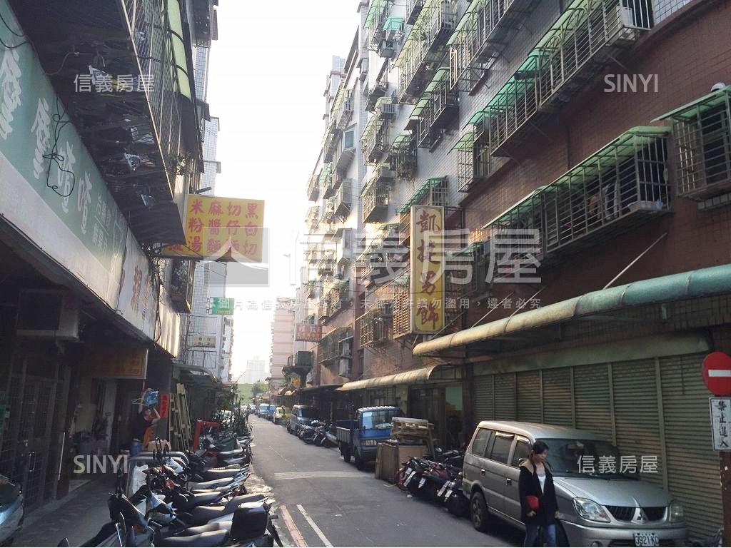 成名大廈大四房坡平車位房屋室內格局與周邊環境