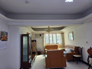 成名大廈大四房坡平車位