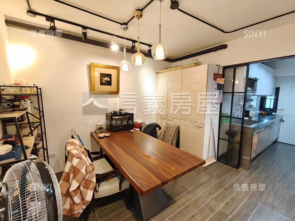 時代精美電梯三房工業風房屋室內格局與周邊環境