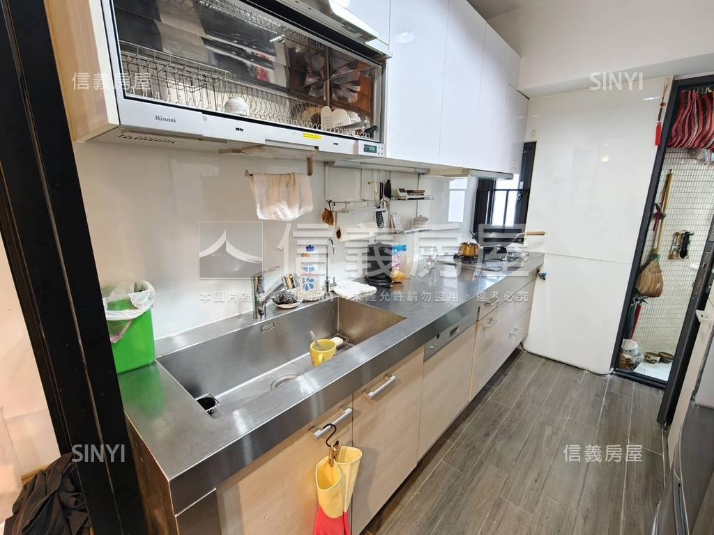 時代精美電梯三房工業風房屋室內格局與周邊環境